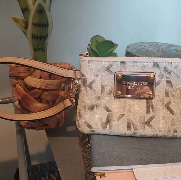 Michael Kors Jet Set Monogram Wristlet - Picture 3 of 9